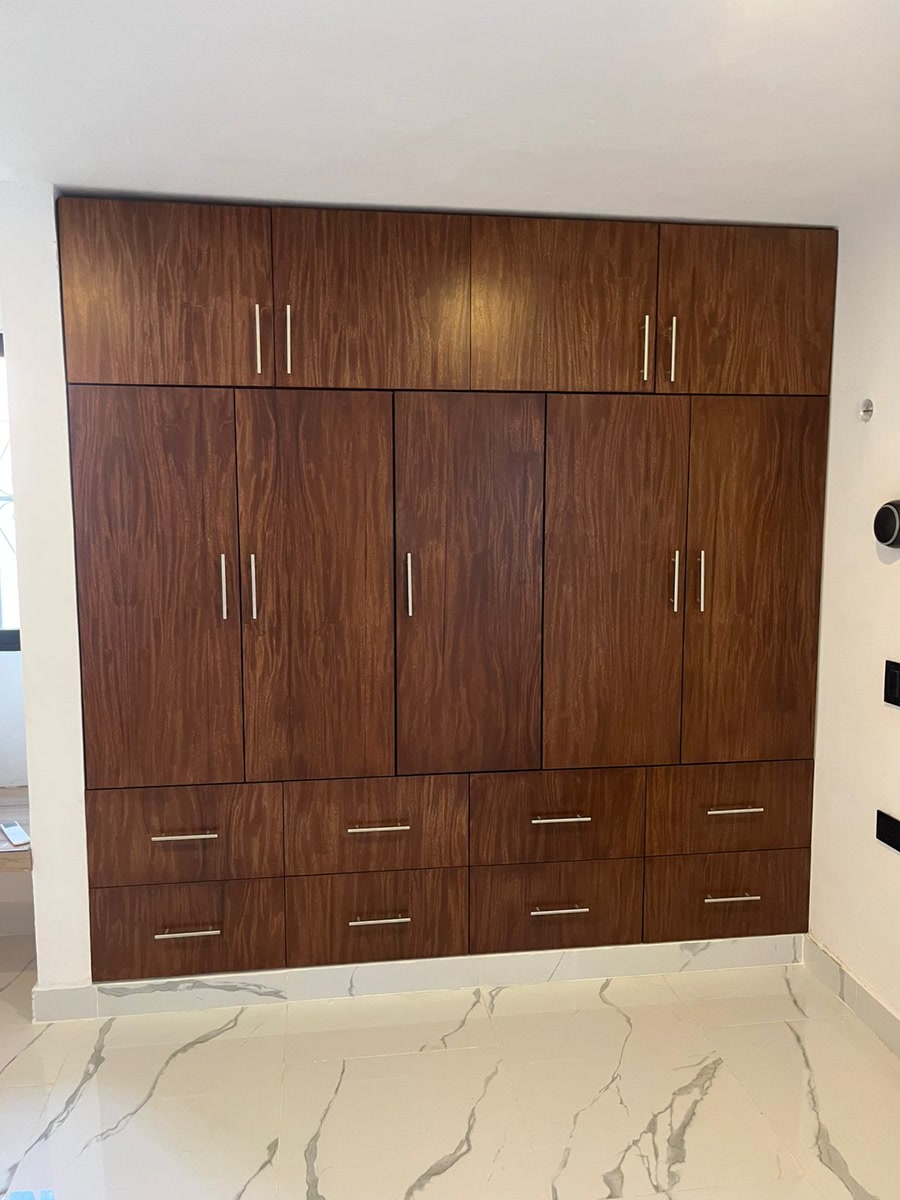 Closet de Nogal cerrado, hecho por MelaminArt